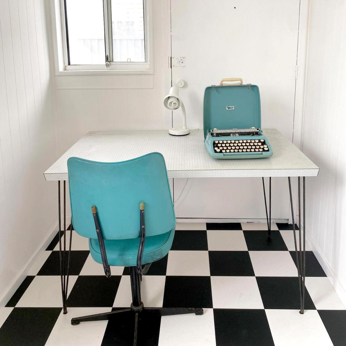 The Shack Culburra Beach- Retro Cool Location Pool Table Tiki Bar