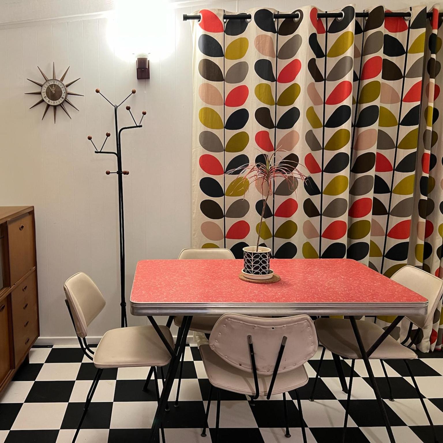 The Shack Culburra Beach- Retro Cool Location Pool Table Tiki Bar Holiday home Culburra Beach